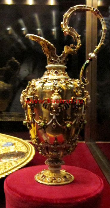 крестильный кувшин для крещения императорских детей, XVI век (золото, эмаль)